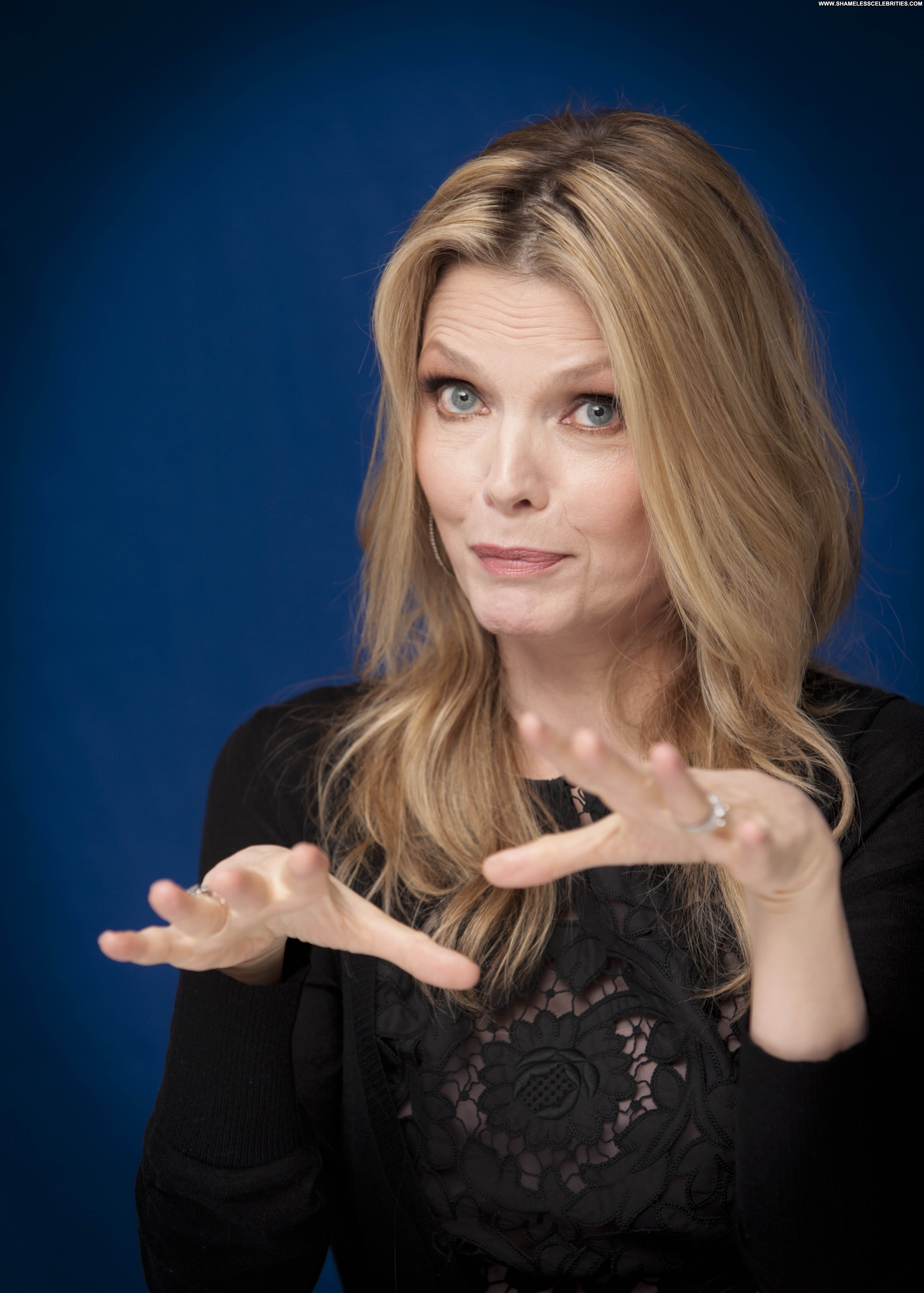 Michelle Pfeiffer Celebrity Beautiful Babe Posing Hot