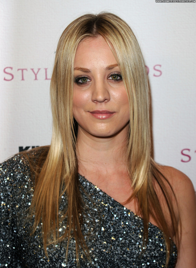 Kaley Cuoco Babe Posing Hot Beautiful Awards Hollywood High