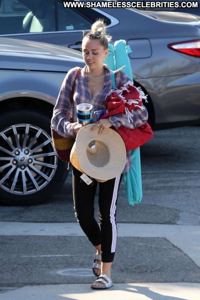 Miley Cyrus No Source Mali Shopping Malibu Beautiful Babe Celebrity