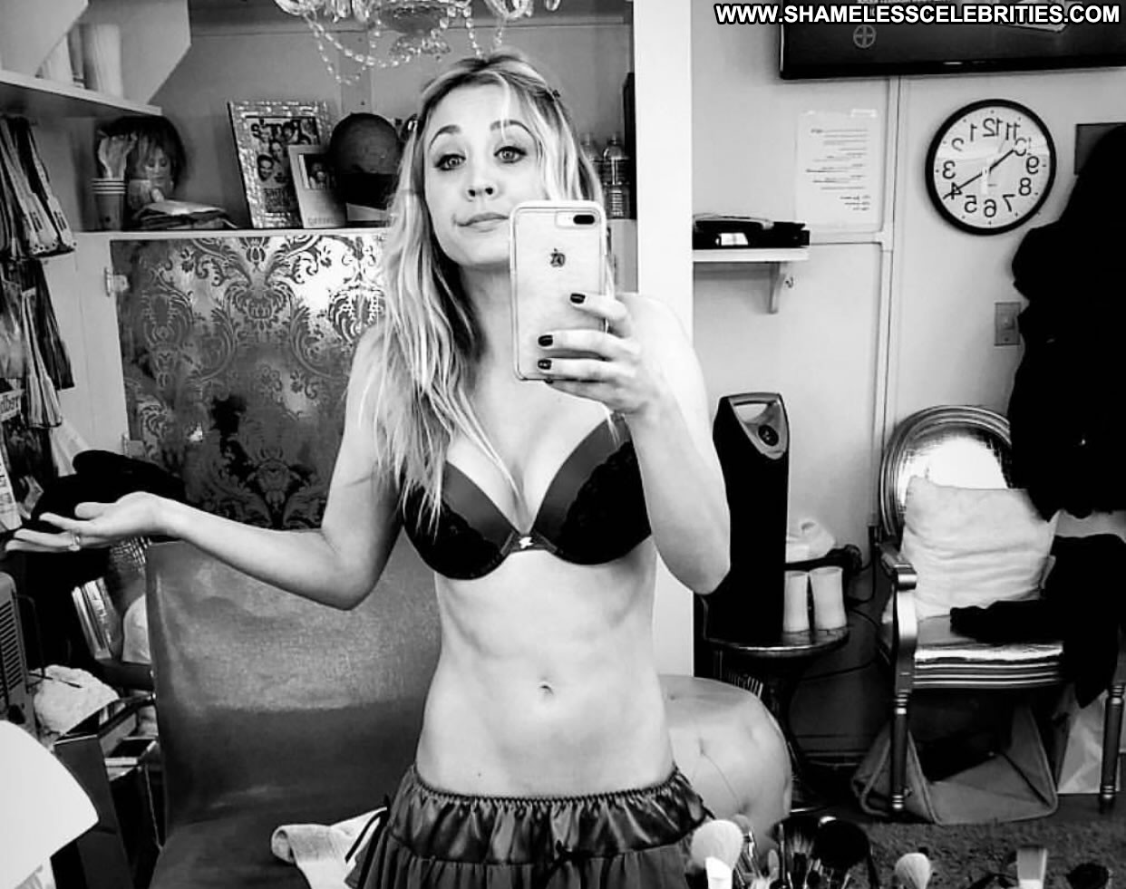 Kaley Cuoco Nua