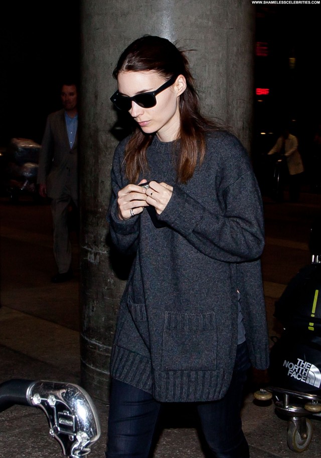 Rooney Mara Lax Airport Beautiful Babe Posing Hot Lax Airport