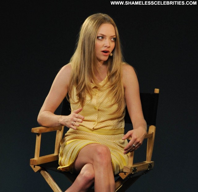 Amanda Seyfried No Source London Babe Beautiful Celebrity Posing Hot