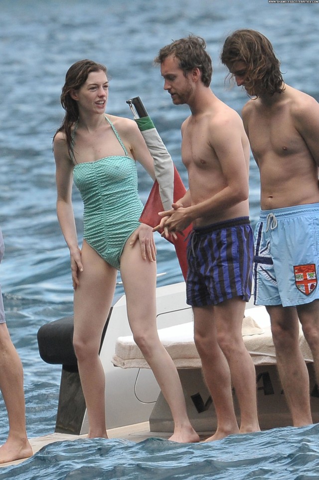 Anne Hathaway Swimsuit High Resolution Celebrity Posing Hot Swimsuit